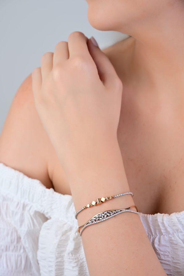 Unique Wave Design Bangle - Image 2